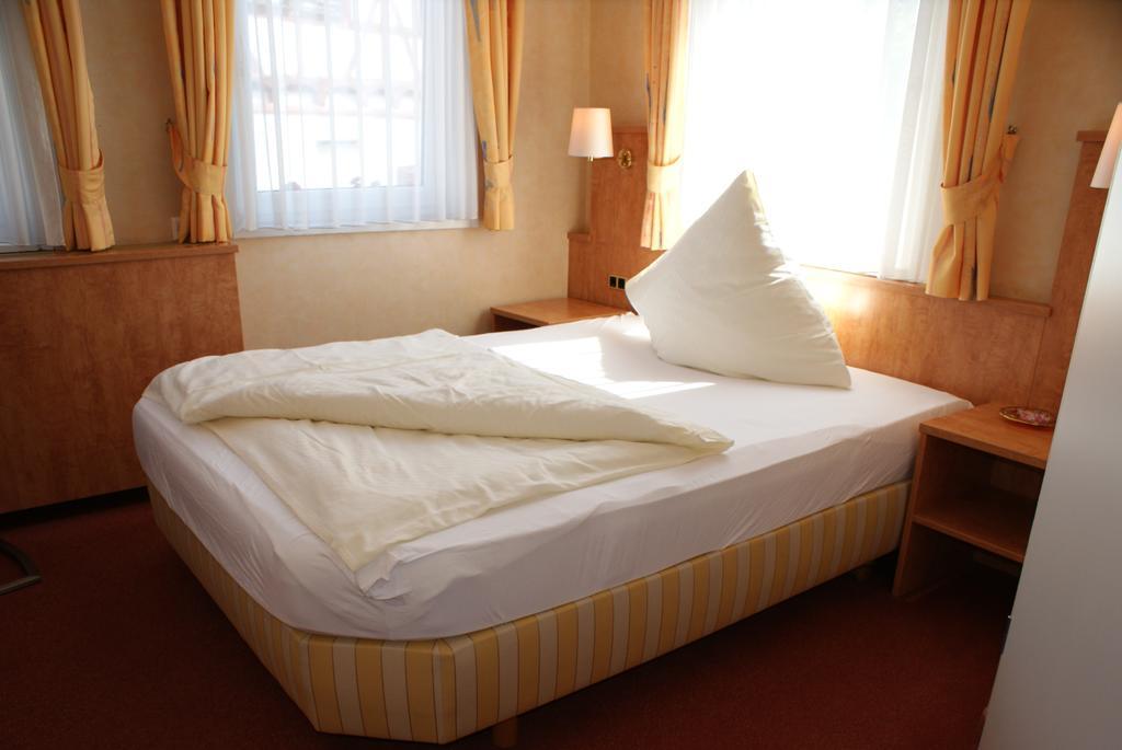 Hotel Altes Rathaus Ostfildern Room photo